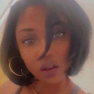 Meet your Posher, Taina sterling